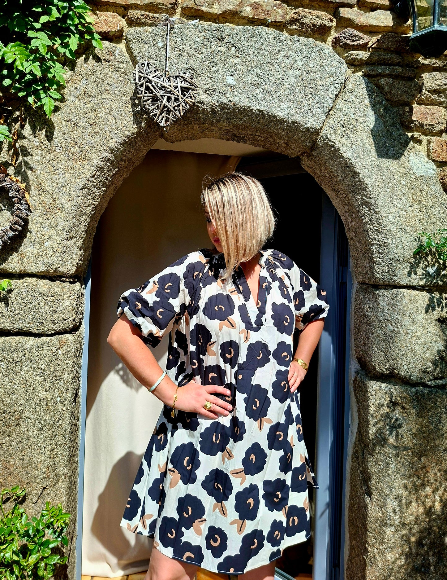 Robe Karina - Fleurs noir camel