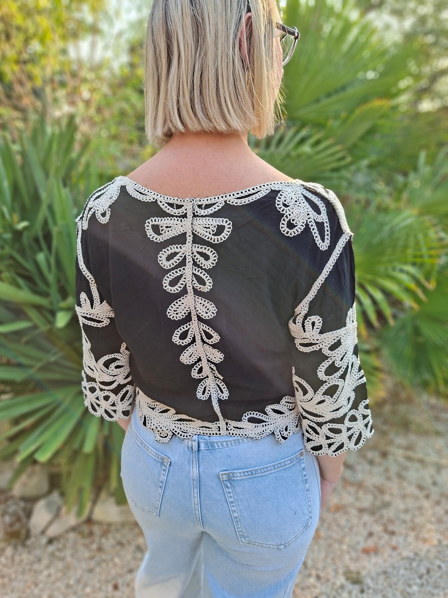 Top Iris - Blouse noir brodée