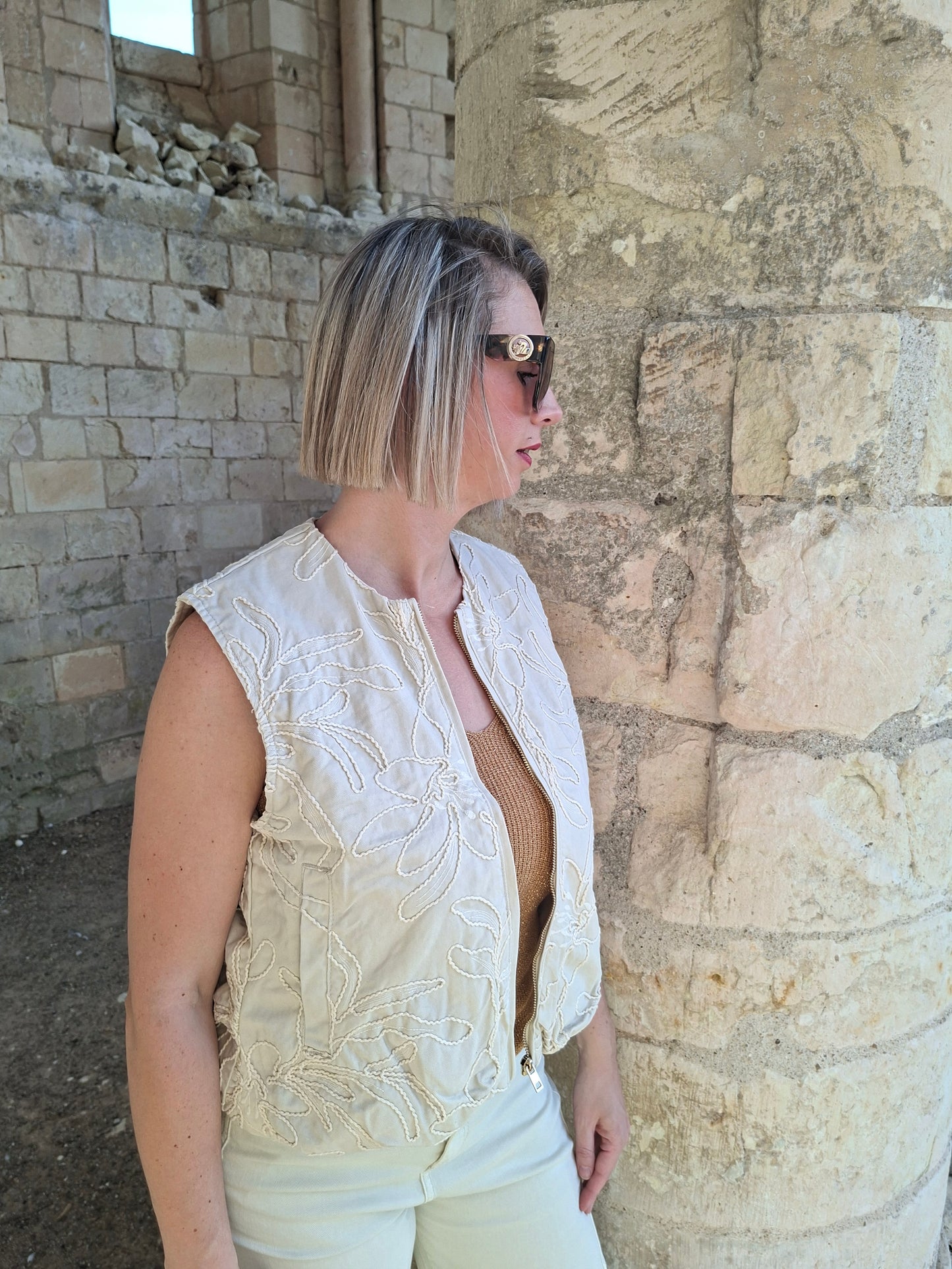 Veste Carole - Veste sans manches brodé beige