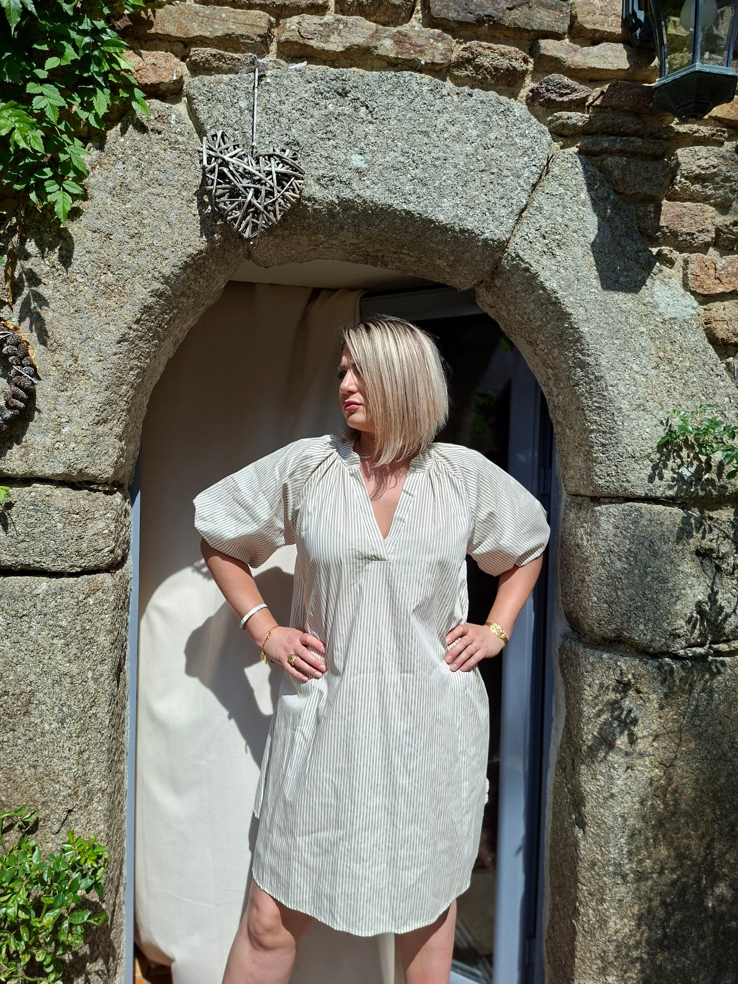 Robe Azalée - Rayures fines beiges et blanches