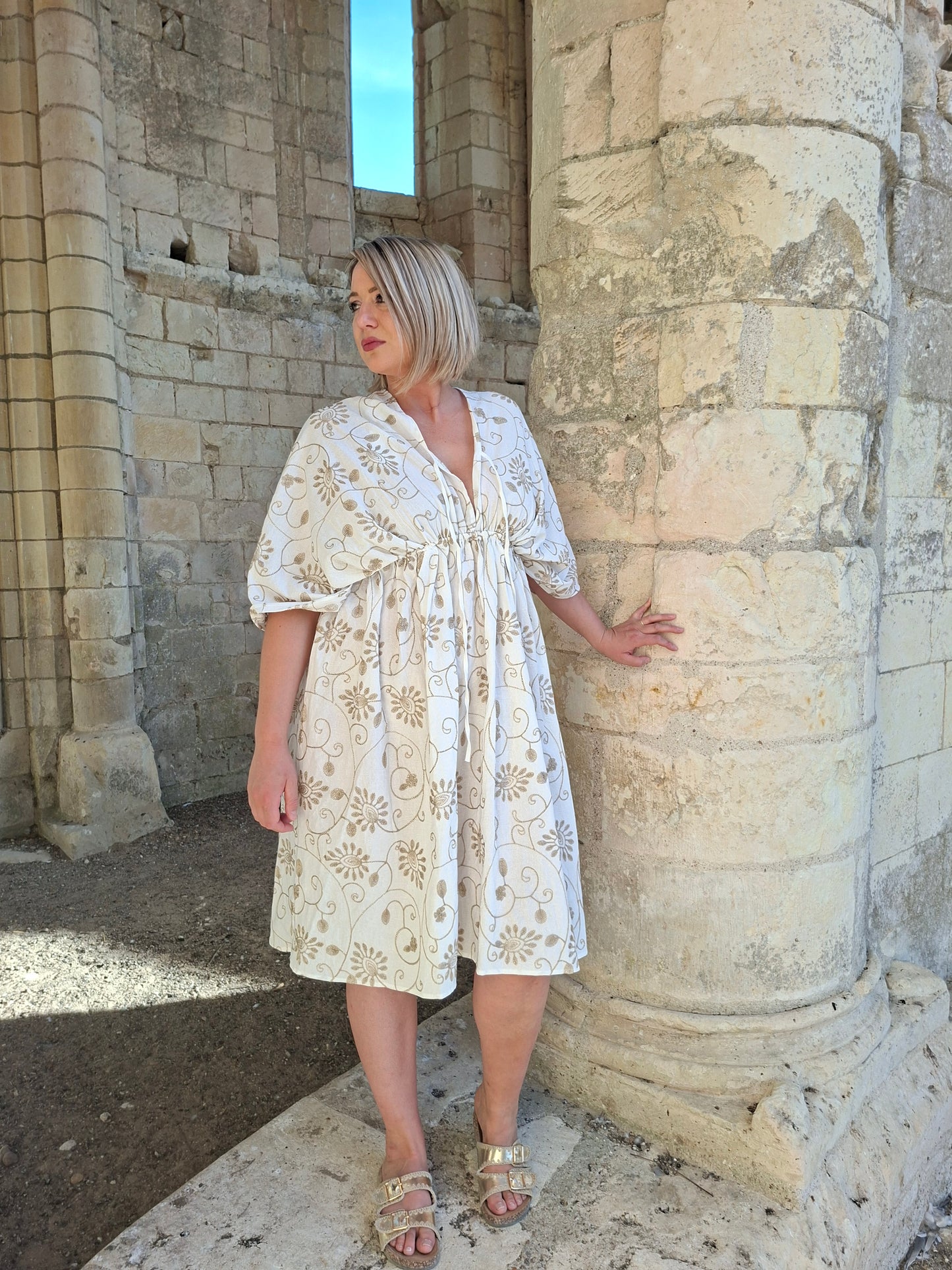 Robe Jade - Ecru avec broderie beige
