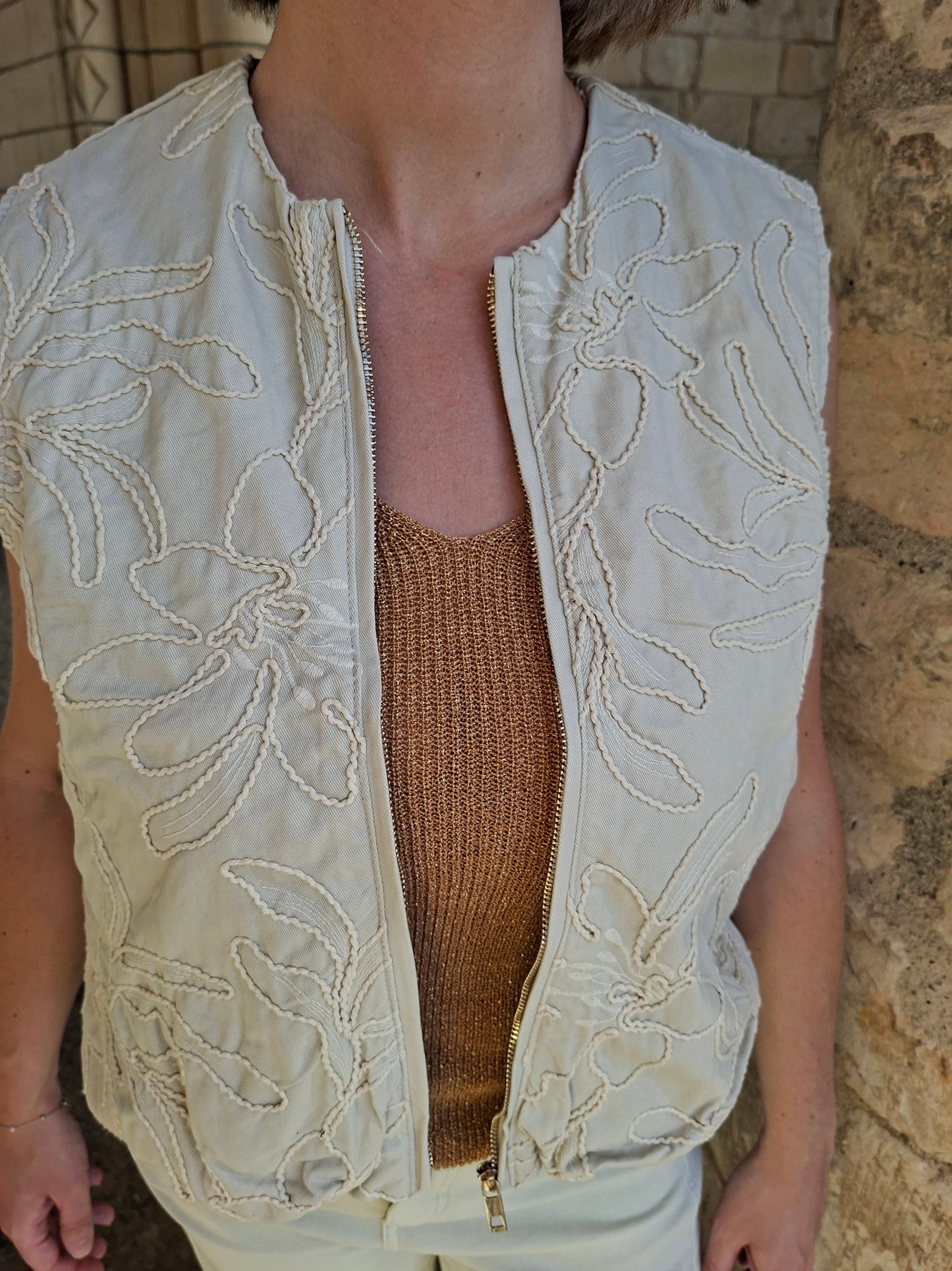 Veste Carole - Veste sans manches brodé beige